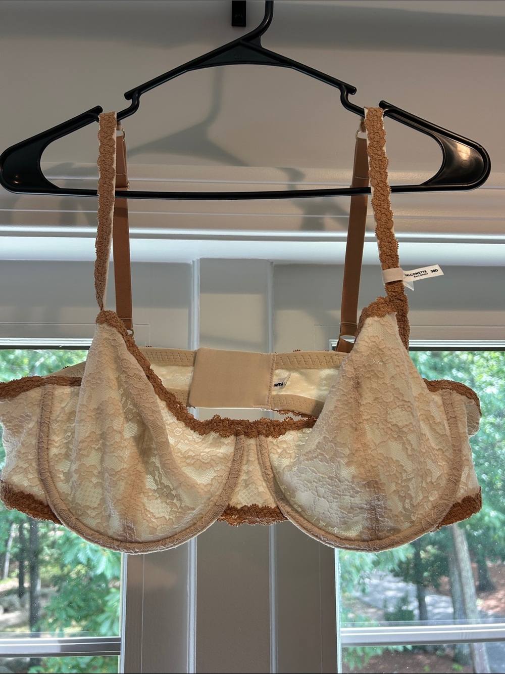 aerie Lace Underwire Bra in Cream and Tan Trim
